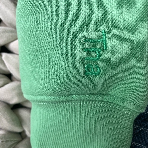 NWT aritzia Kiwano Green crop crew - Picture 6 of 7